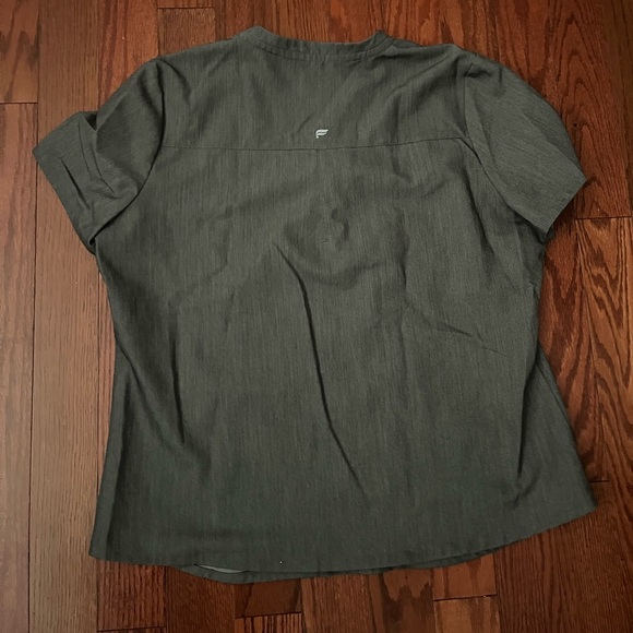 Fabletics scrub top - Picture 3 of 3